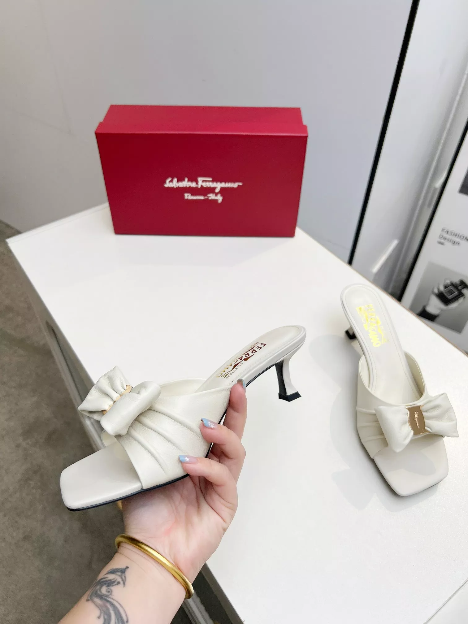 EasyMatch 1704 Salvatore Ferragamo Slippers For Women
