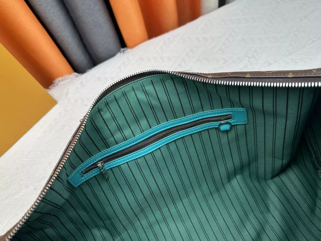EasyMatch 1842 Louis Vuitton Travel Bags