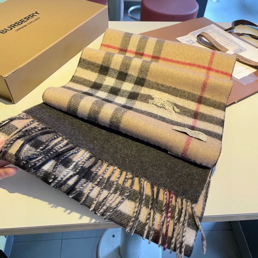 EasyMatch 2005 Burberry Scarf For Women