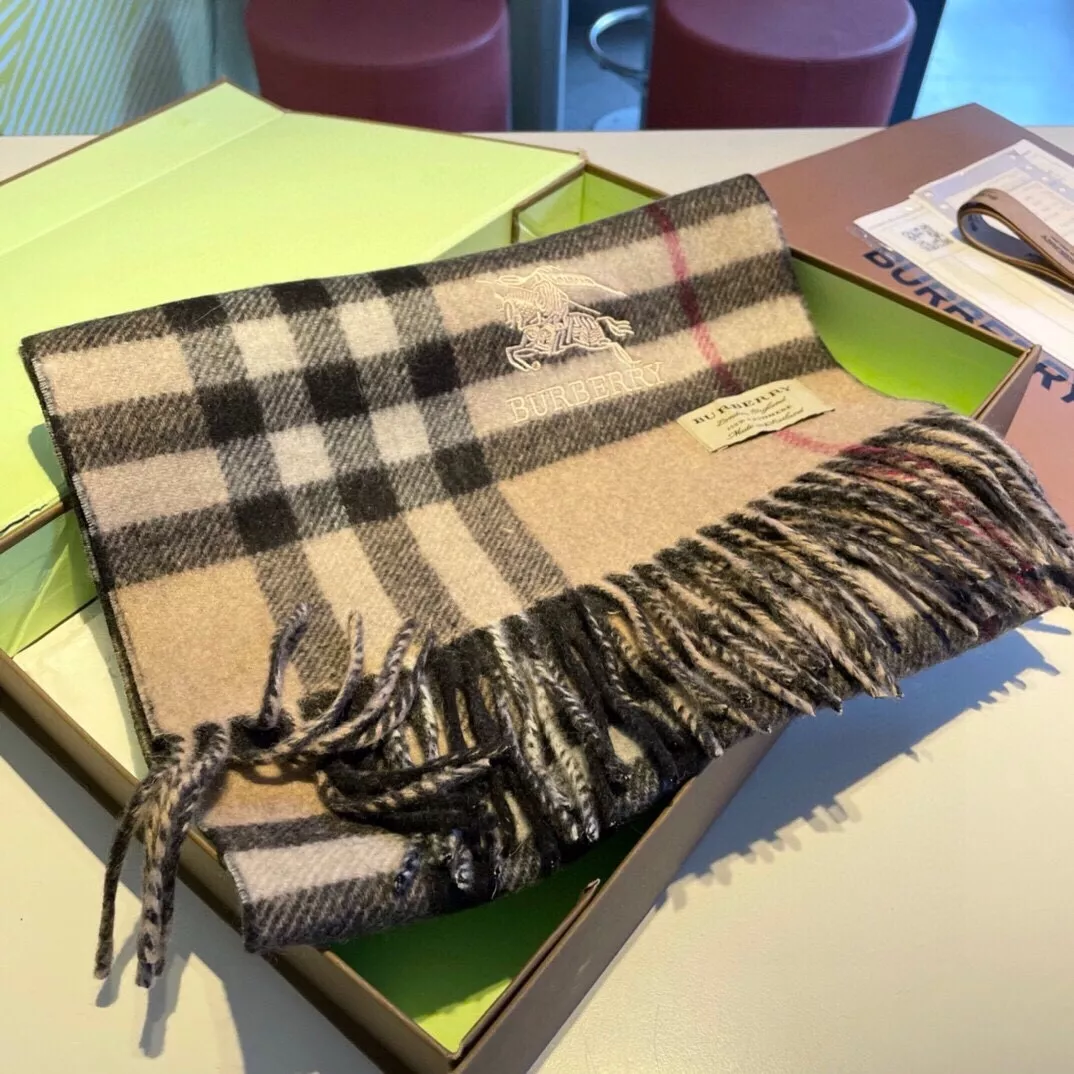 EasyMatch 2005 Burberry Scarf For Women