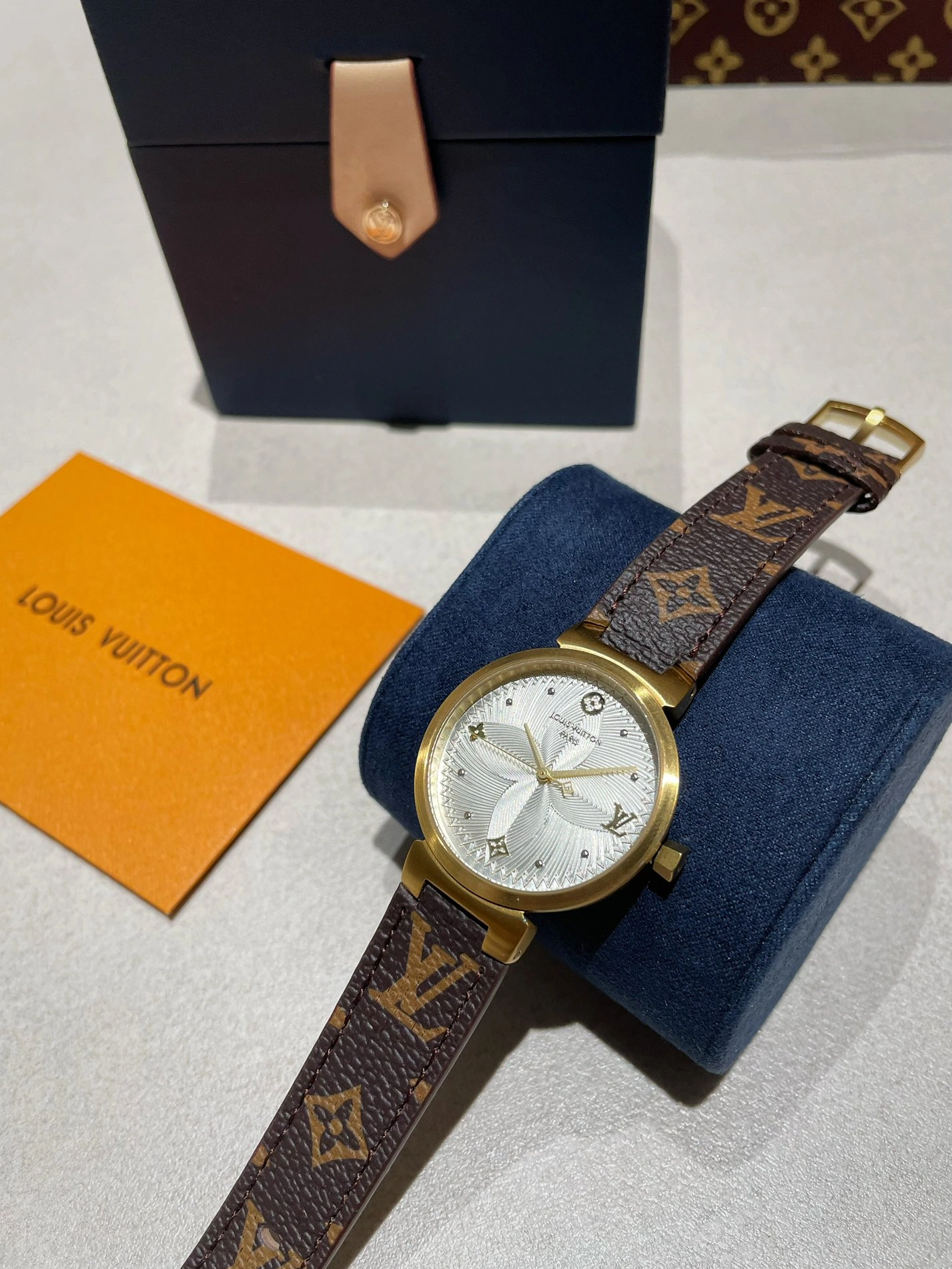 EasyMatch 2347 Louis Vuitton Watches