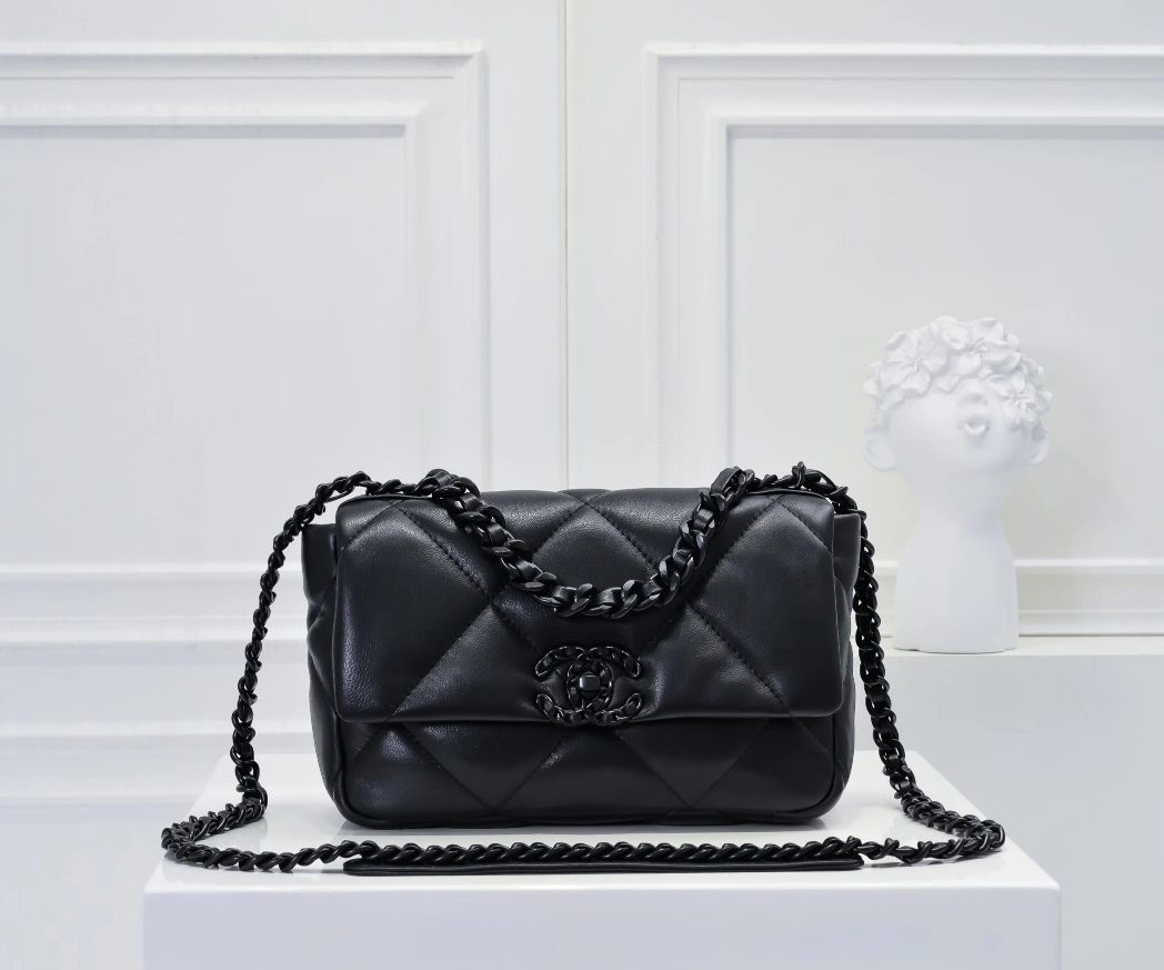 EasyMatch 2392 Chanel AAA Quality Messenger Bags For Women