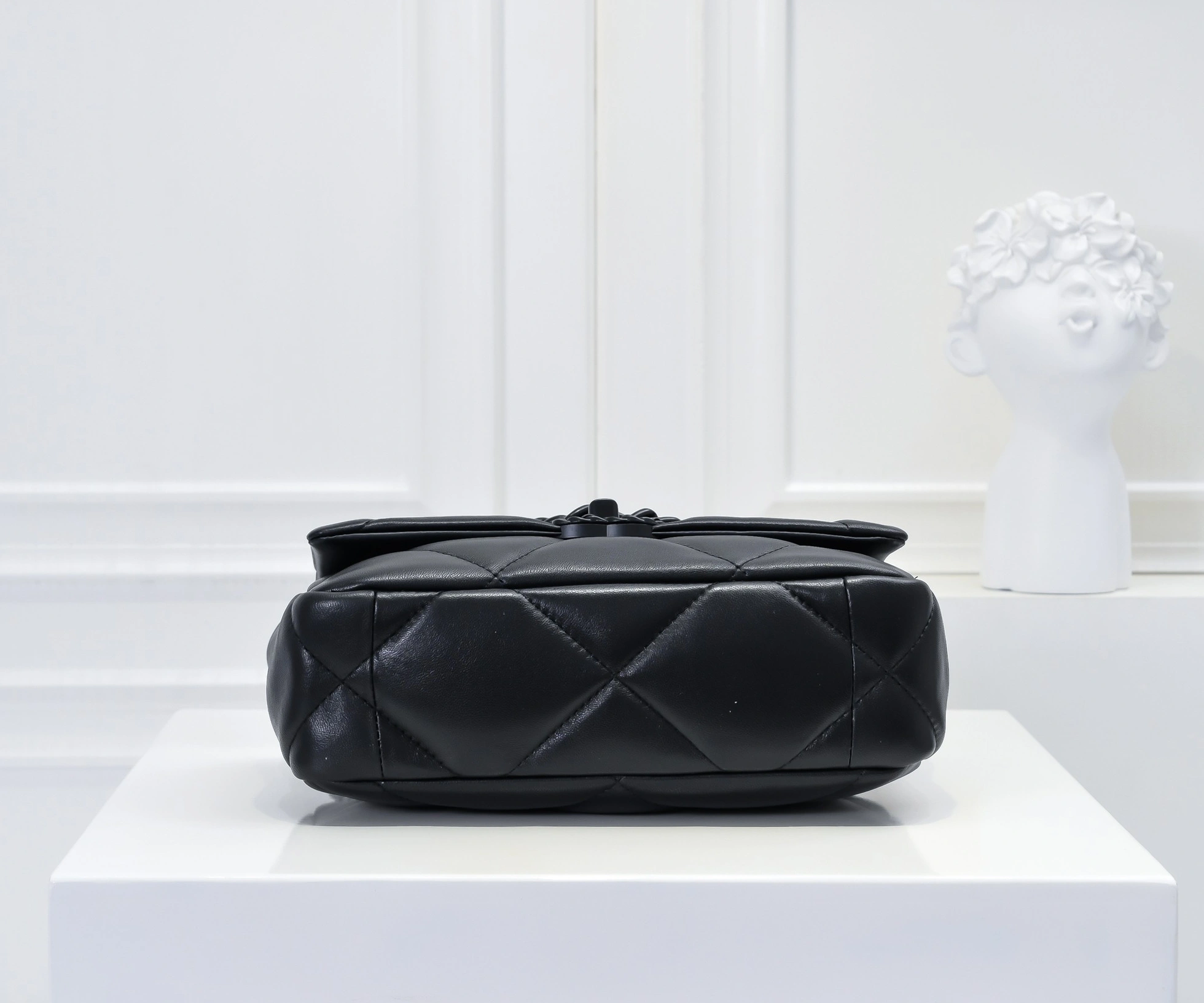 EasyMatch 2392 Chanel AAA Quality Messenger Bags For Women