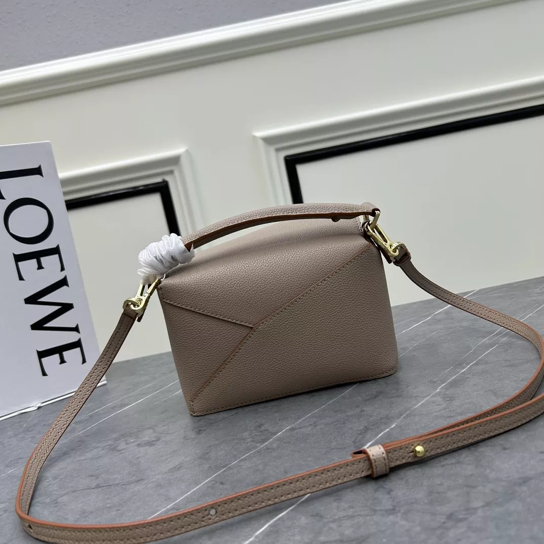 EasyMatch 2502 LOEWE AAA Quality Messenger Bags For Women