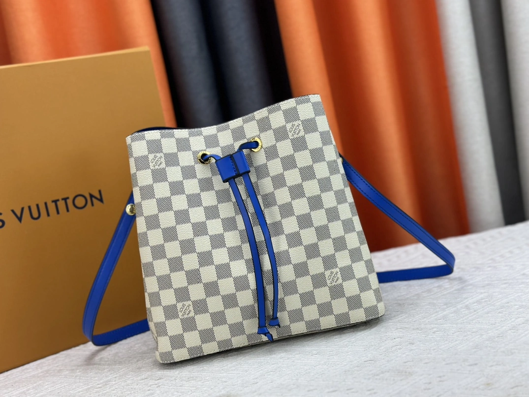 EasyMatch 2632 Louis Vuitton AAA Quality Messenger Bags For Women