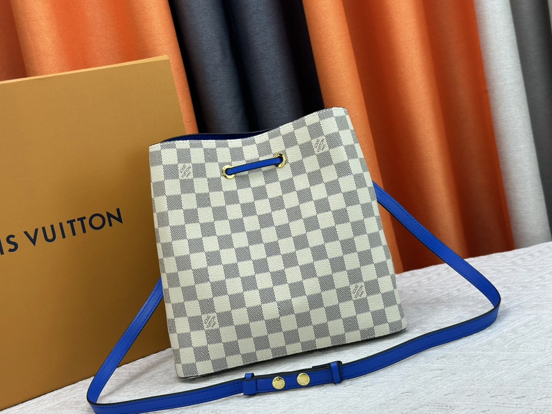 EasyMatch 2632 Louis Vuitton AAA Quality Messenger Bags For Women
