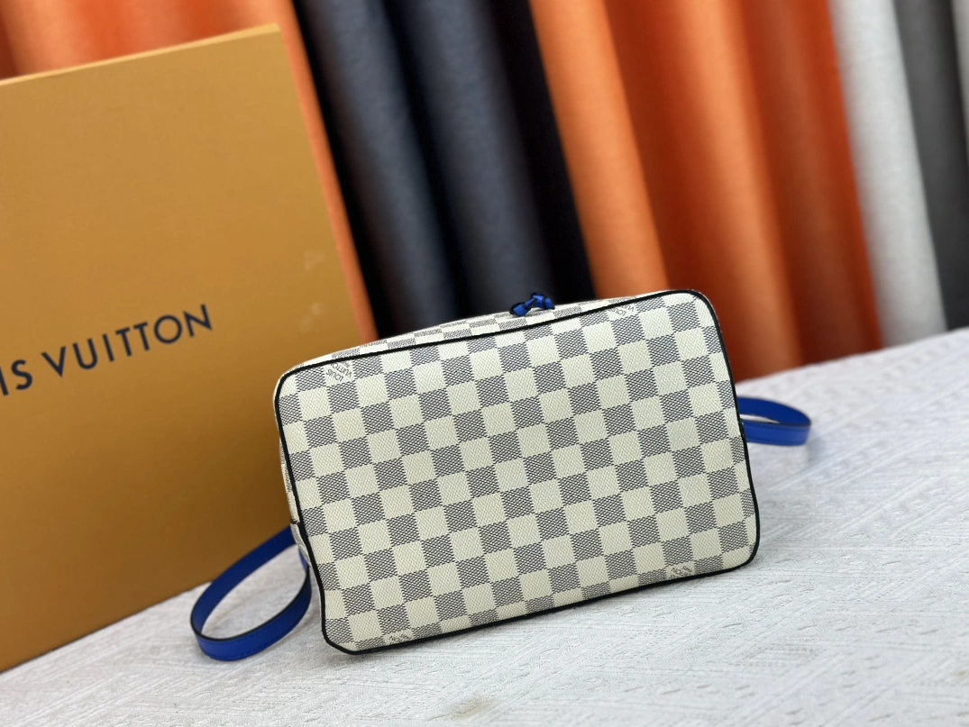 EasyMatch 2632 Louis Vuitton AAA Quality Messenger Bags For Women