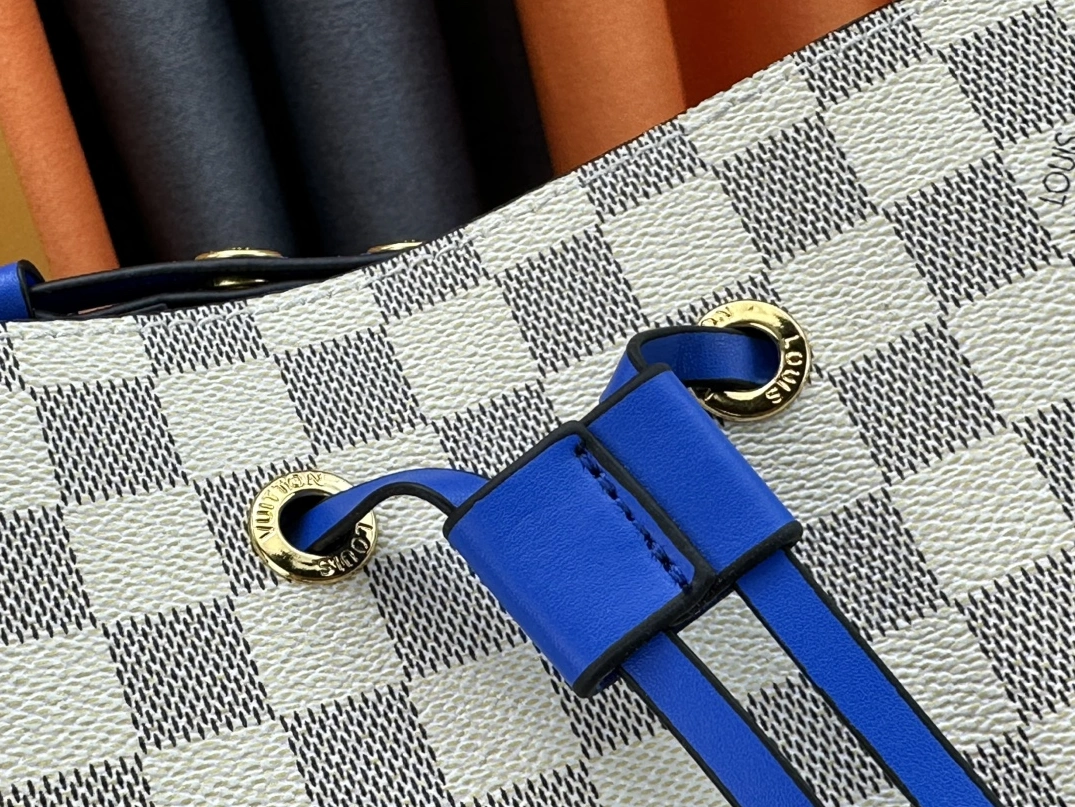 EasyMatch 2632 Louis Vuitton AAA Quality Messenger Bags For Women
