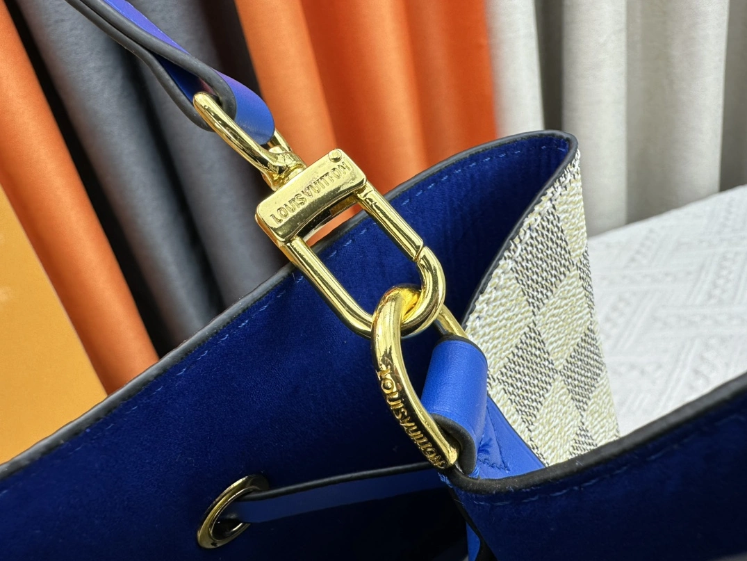 EasyMatch 2632 Louis Vuitton AAA Quality Messenger Bags For Women