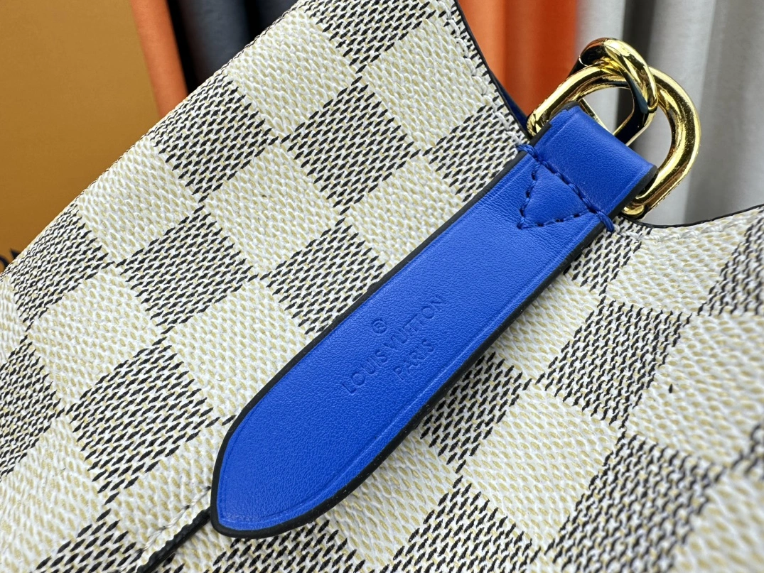 EasyMatch 2632 Louis Vuitton AAA Quality Messenger Bags For Women