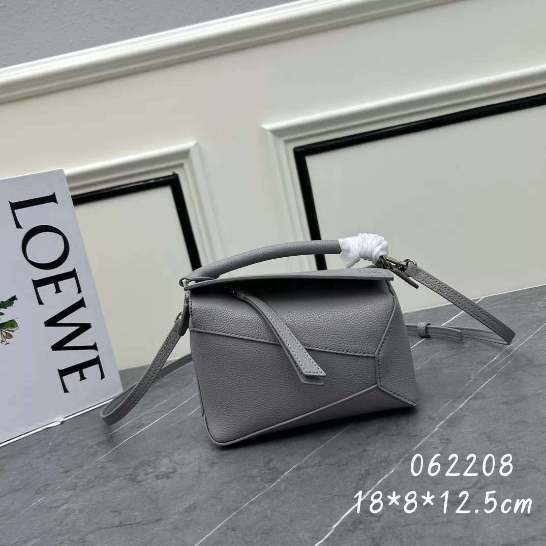EasyMatch 3361 LOEWE AAA Quality Messenger Bags For Women