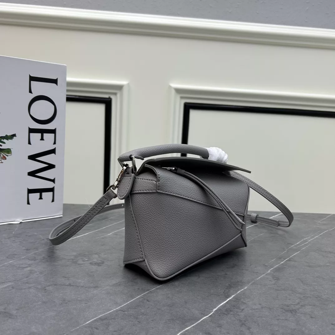 EasyMatch 3361 LOEWE AAA Quality Messenger Bags For Women