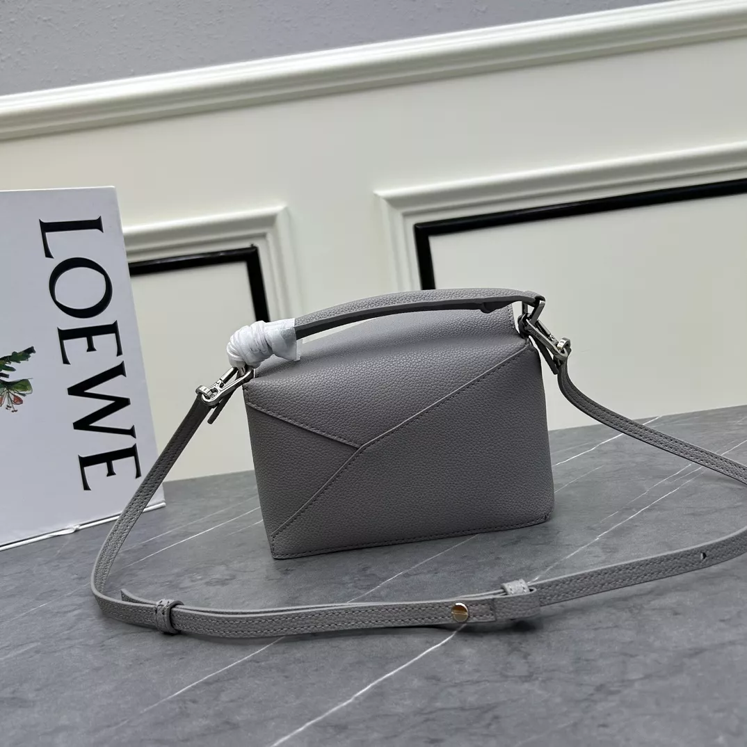 EasyMatch 3361 LOEWE AAA Quality Messenger Bags For Women