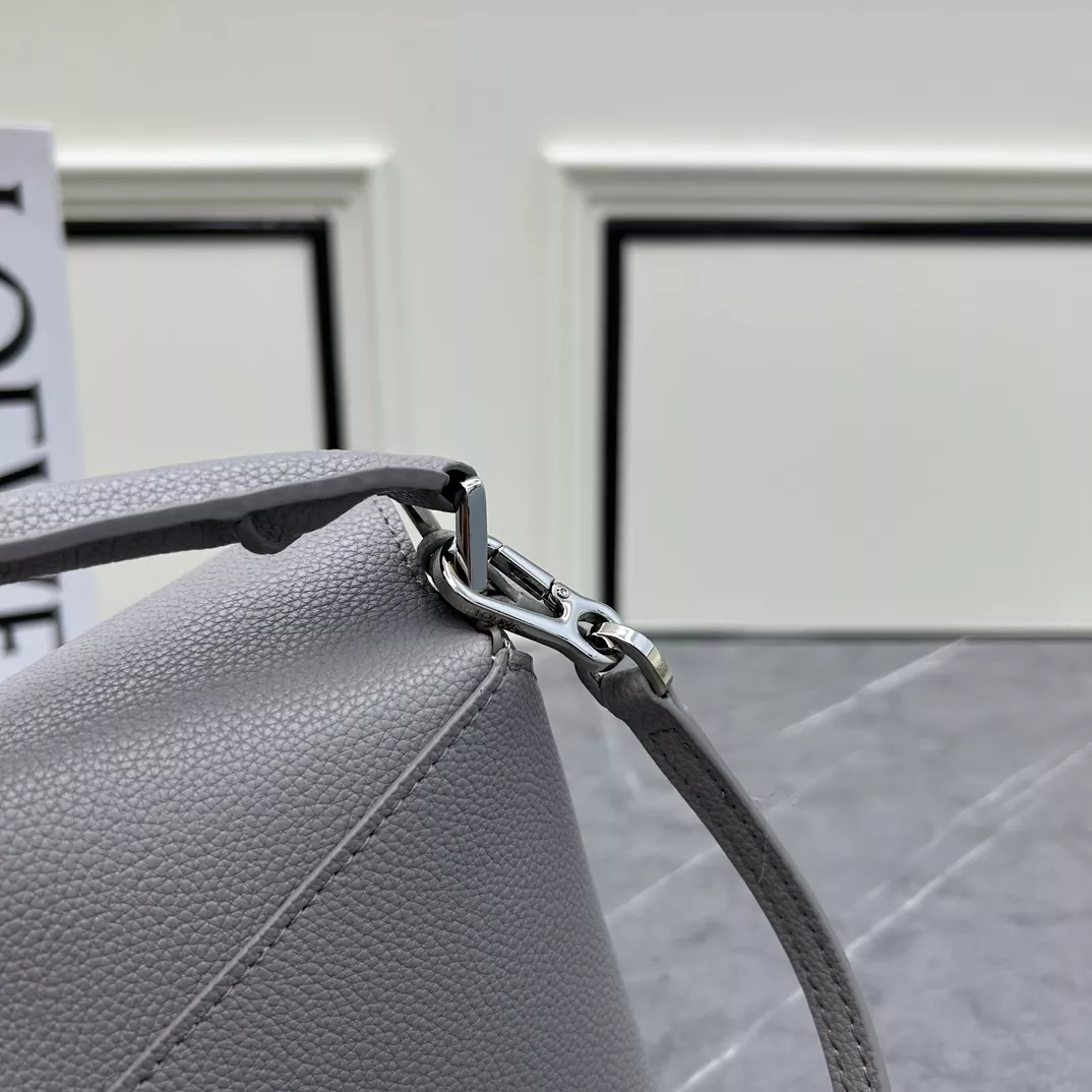 EasyMatch 3361 LOEWE AAA Quality Messenger Bags For Women