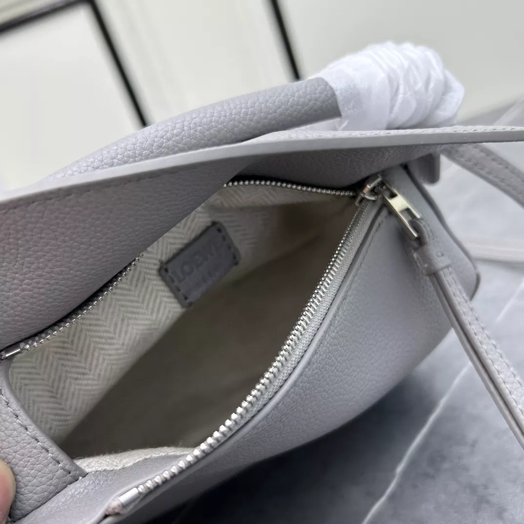 EasyMatch 3361 LOEWE AAA Quality Messenger Bags For Women