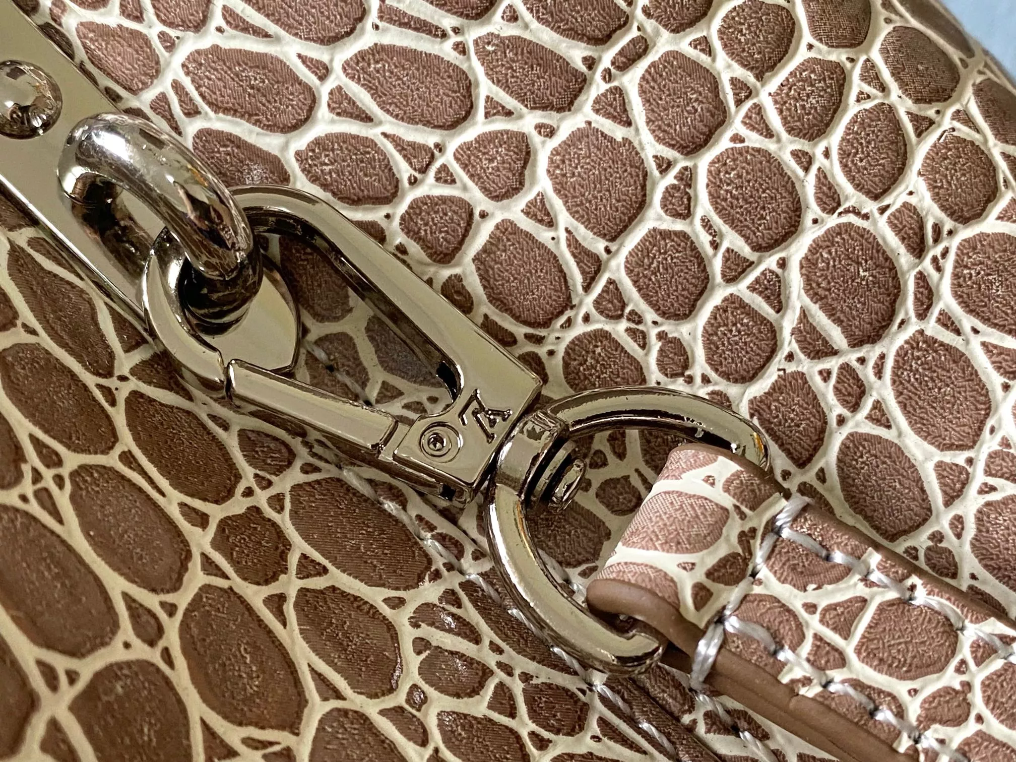 EasyMatch 3436 Louis Vuitton AAA Quality Messenger Bags For Women