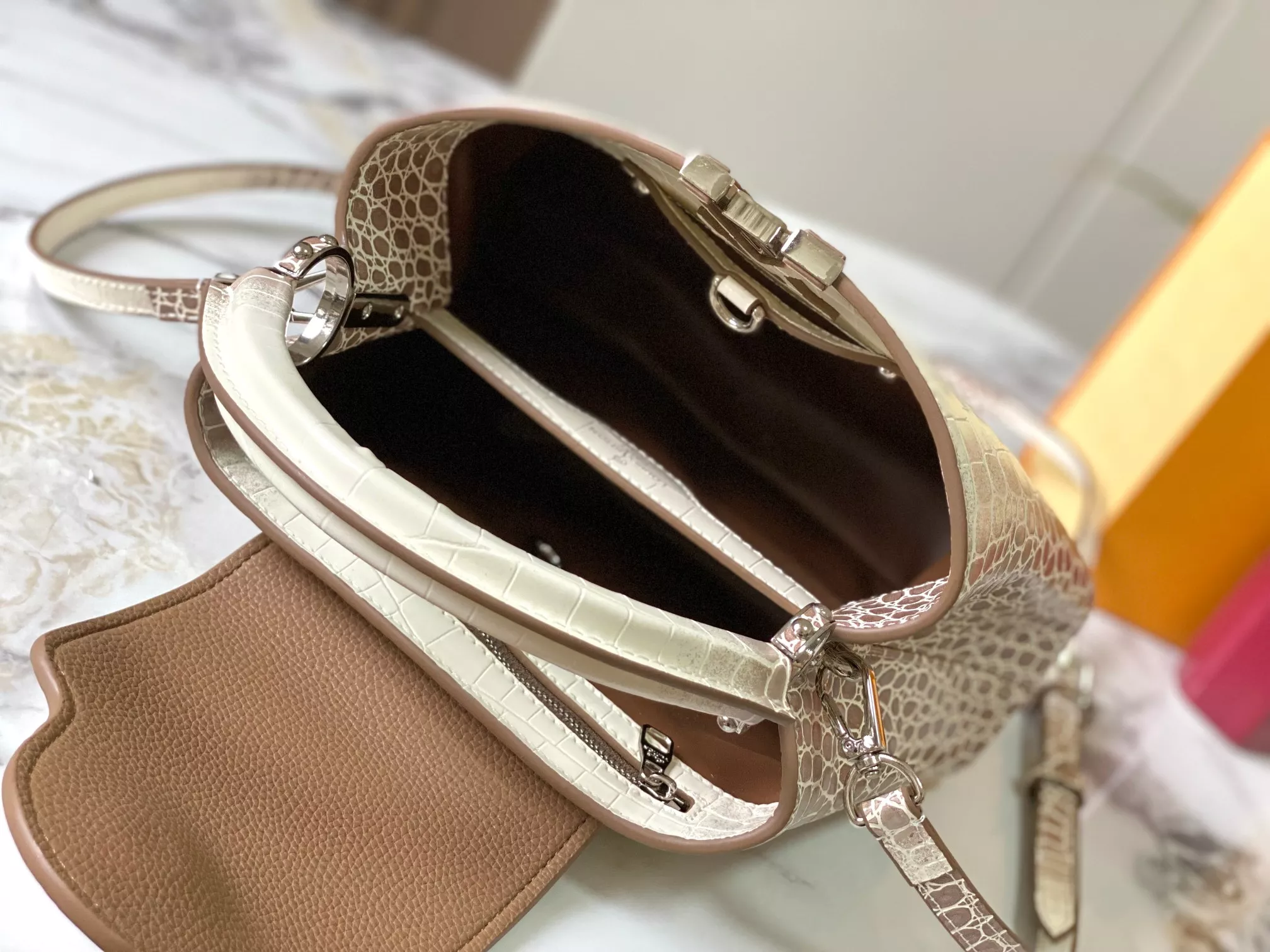 EasyMatch 3436 Louis Vuitton AAA Quality Messenger Bags For Women