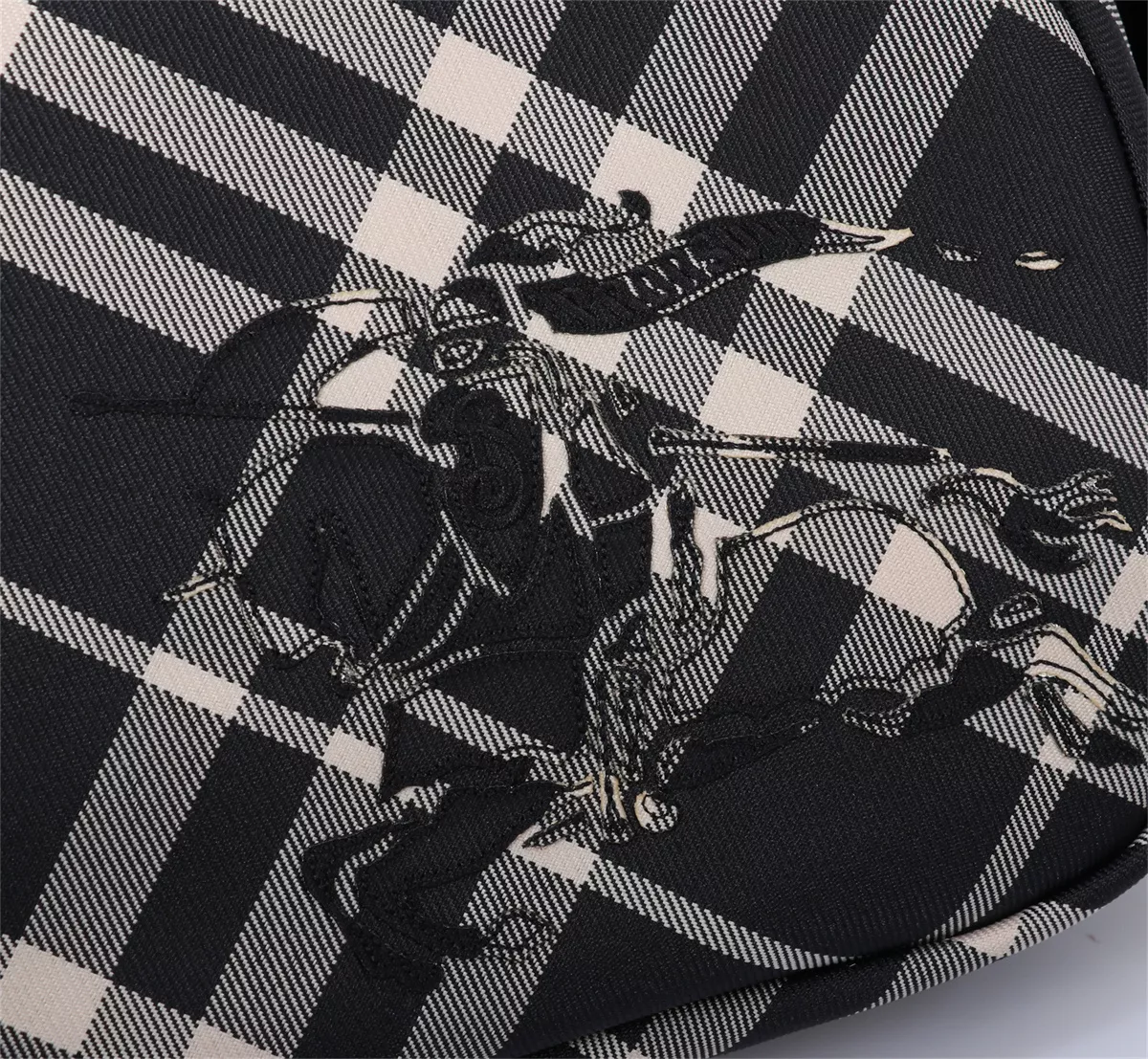 EasyMatch 4033 Burberry AAA Man Messenger Bags