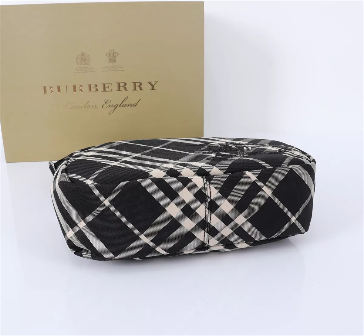 EasyMatch 4033 Burberry AAA Man Messenger Bags