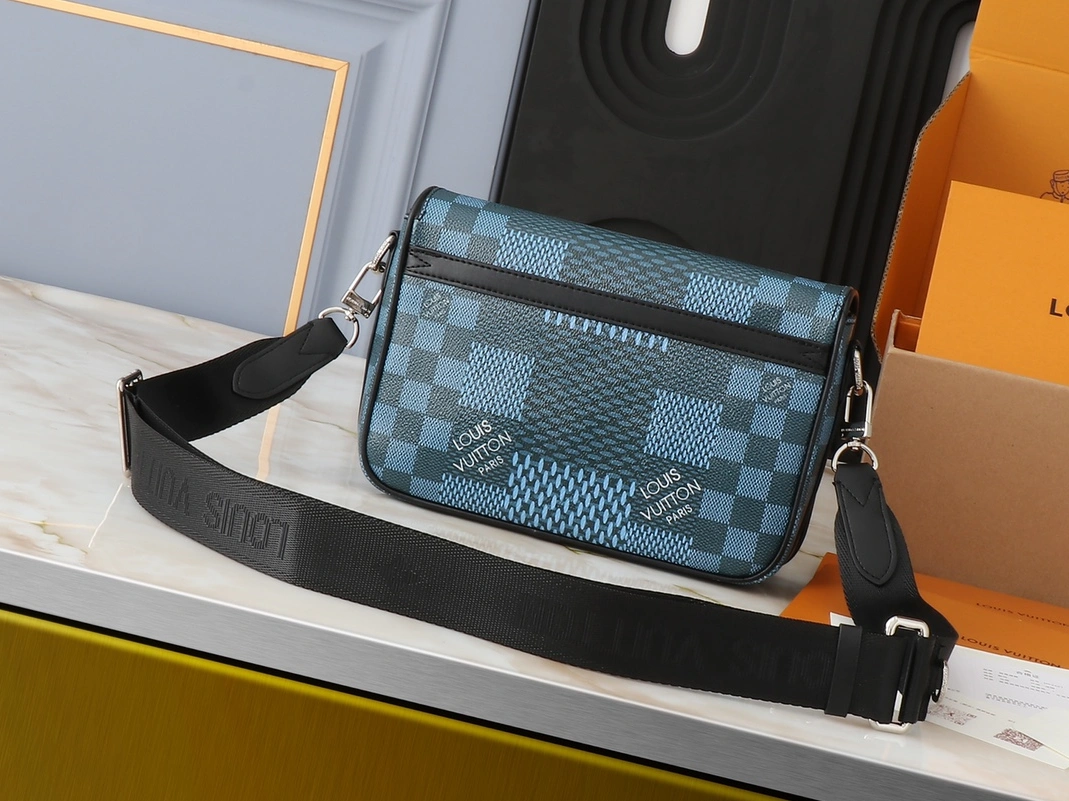 EasyMatch 4109 Louis Vuitton AAA Man Messenger Bags