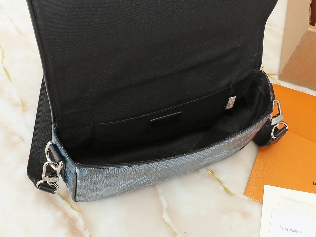 EasyMatch 4109 Louis Vuitton AAA Man Messenger Bags