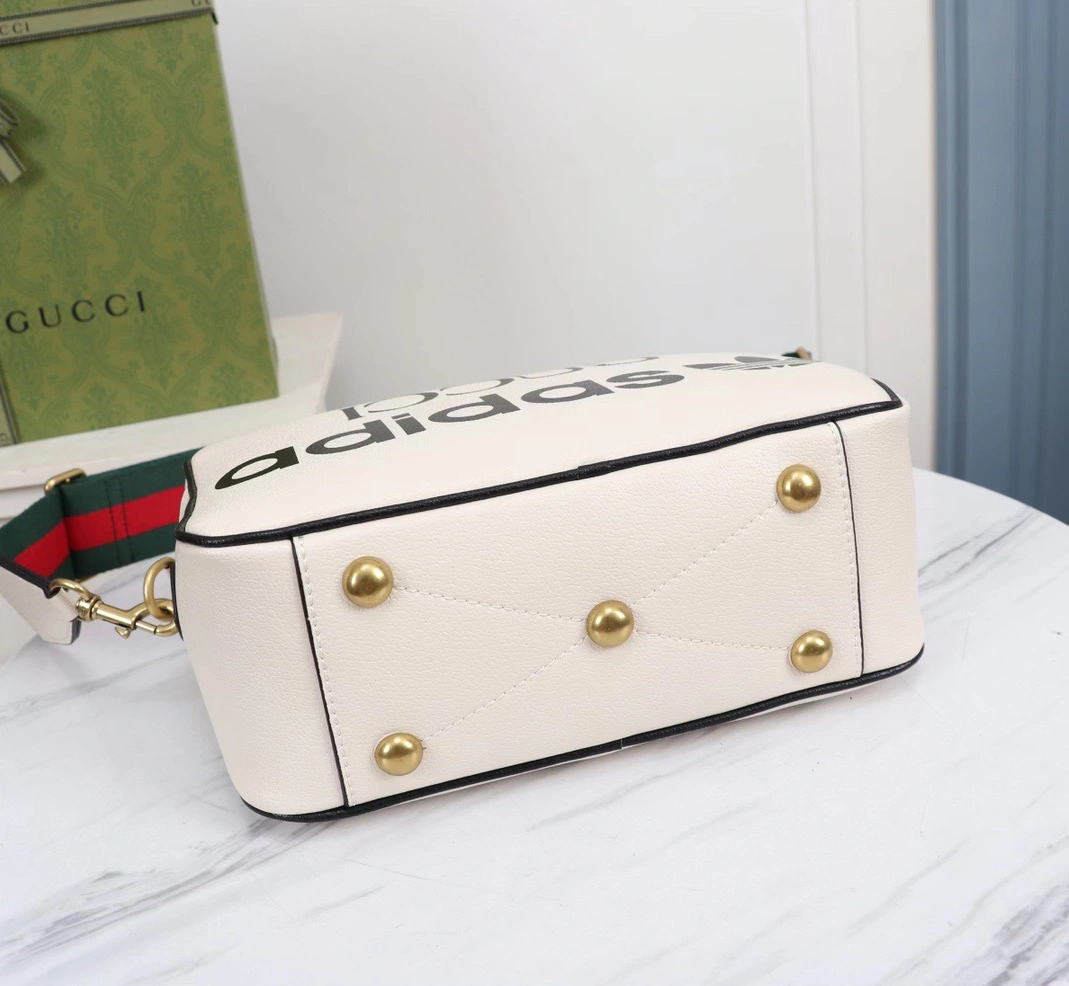 EasyMatch 4111 Gucci AAA Quality Messenger Bags For Women