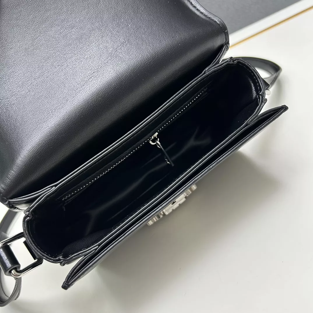 EasyMatch 4481 Celine AAA Quality Messenger Bags For Women