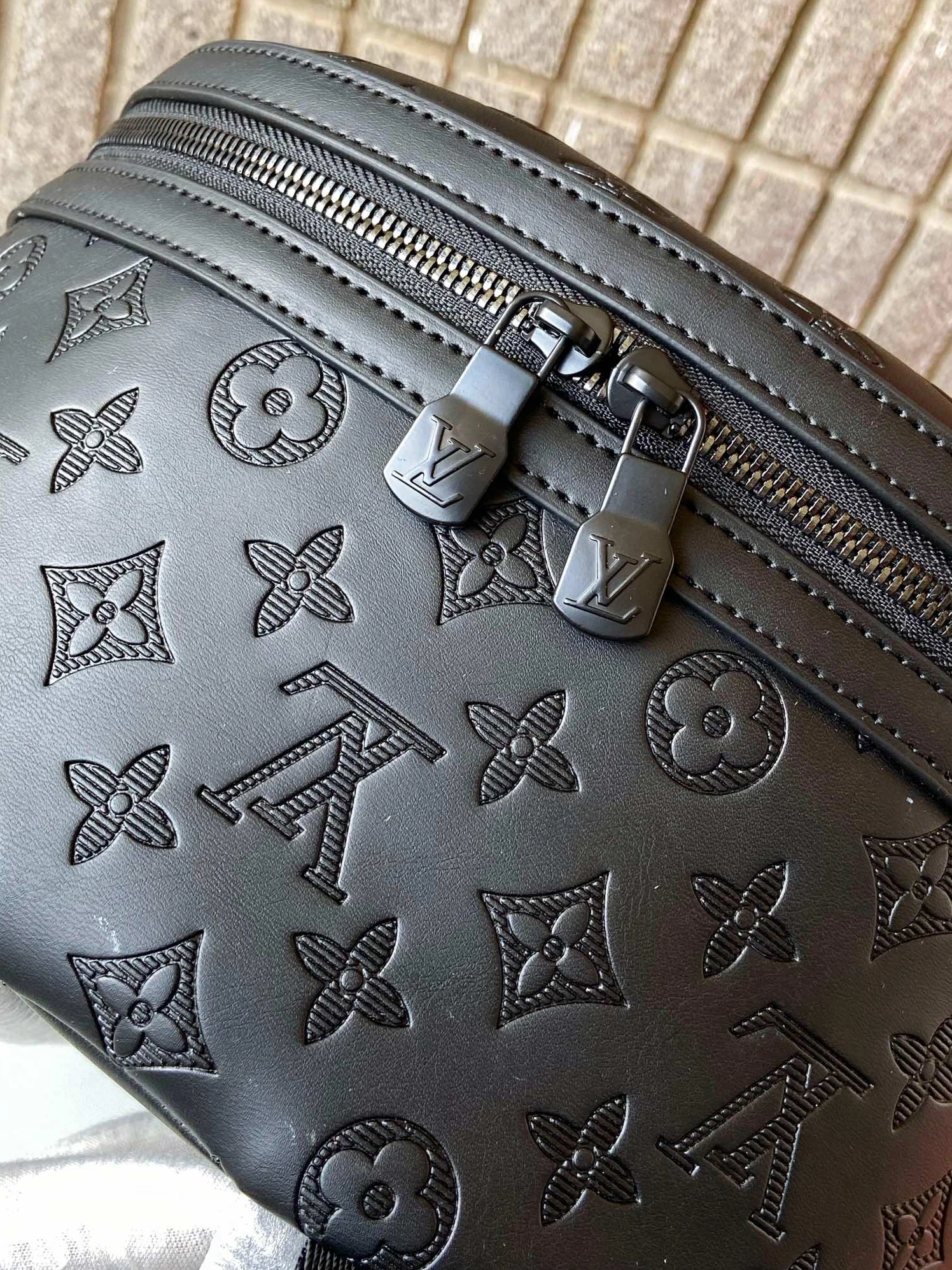 EasyMatch 4617 Louis Vuitton LV AAA Man Backpacks