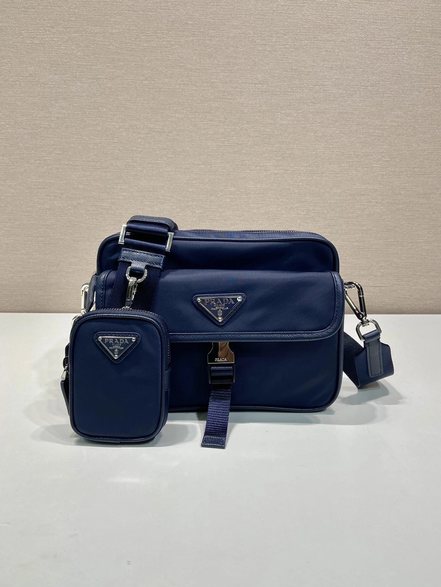 EasyMatch 4659 Prada AAA Man Messenger Bags