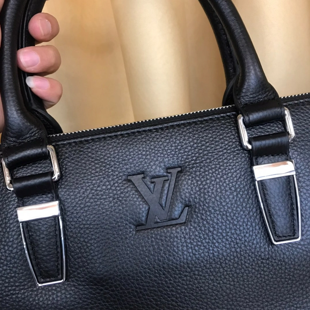 EasyMatch 4860 Louis Vuitton AAA Man Handbags