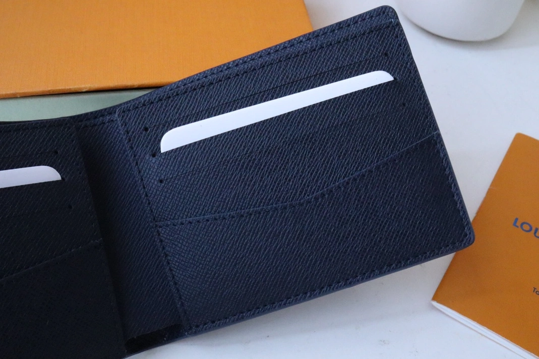 EasyMatch 5486 Louis Vuitton AAA Quality Wallets