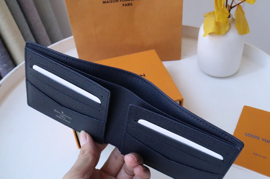 EasyMatch 5486 Louis Vuitton AAA Quality Wallets