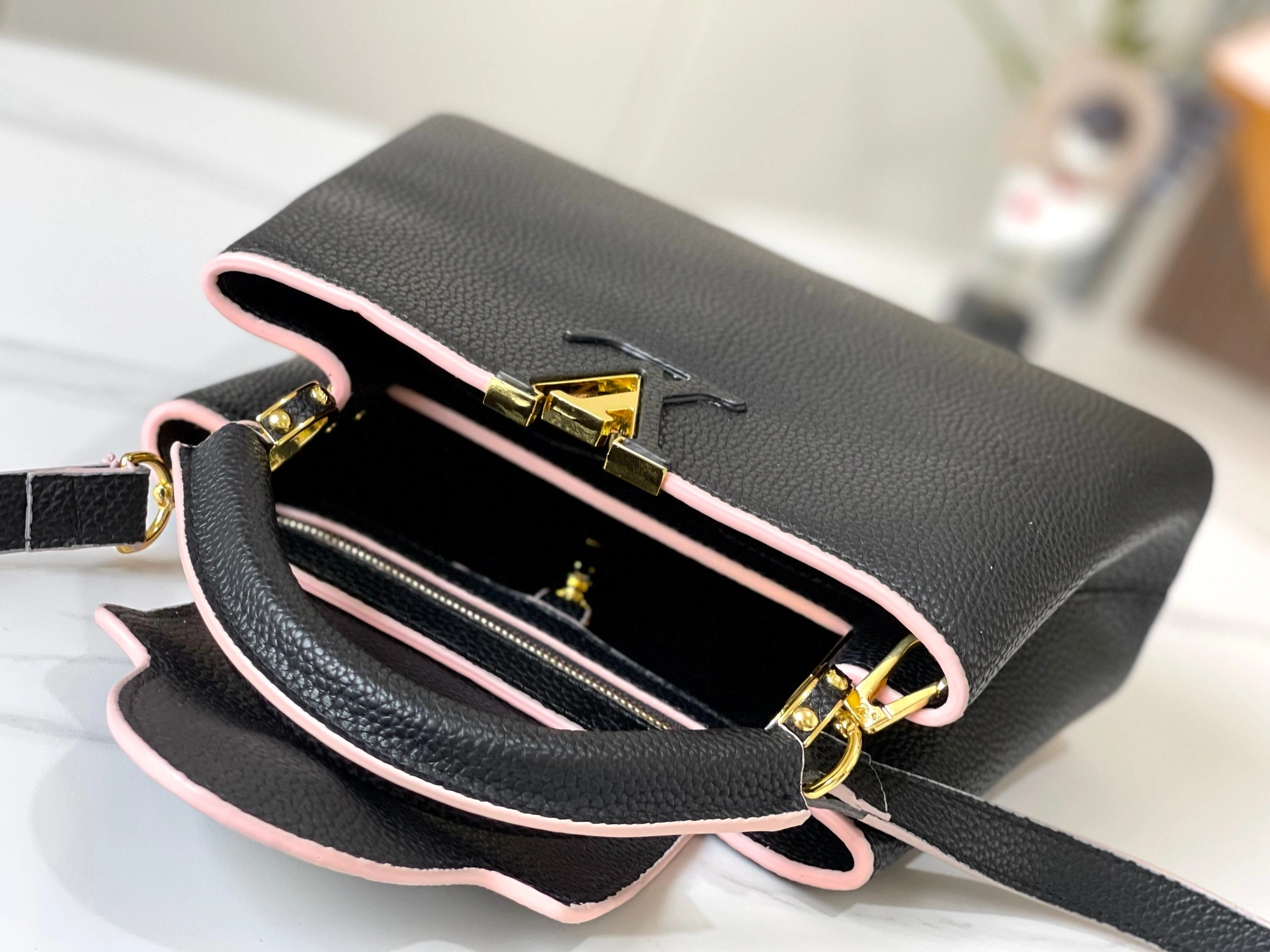 EasyMatch 5758 Louis Vuitton AAA Quality Messenger Bags For Women