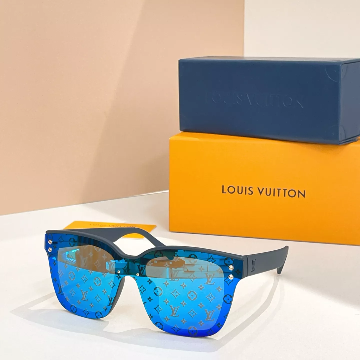 EasyMatch 5921 Louis Vuitton AAA Quality Sunglasses