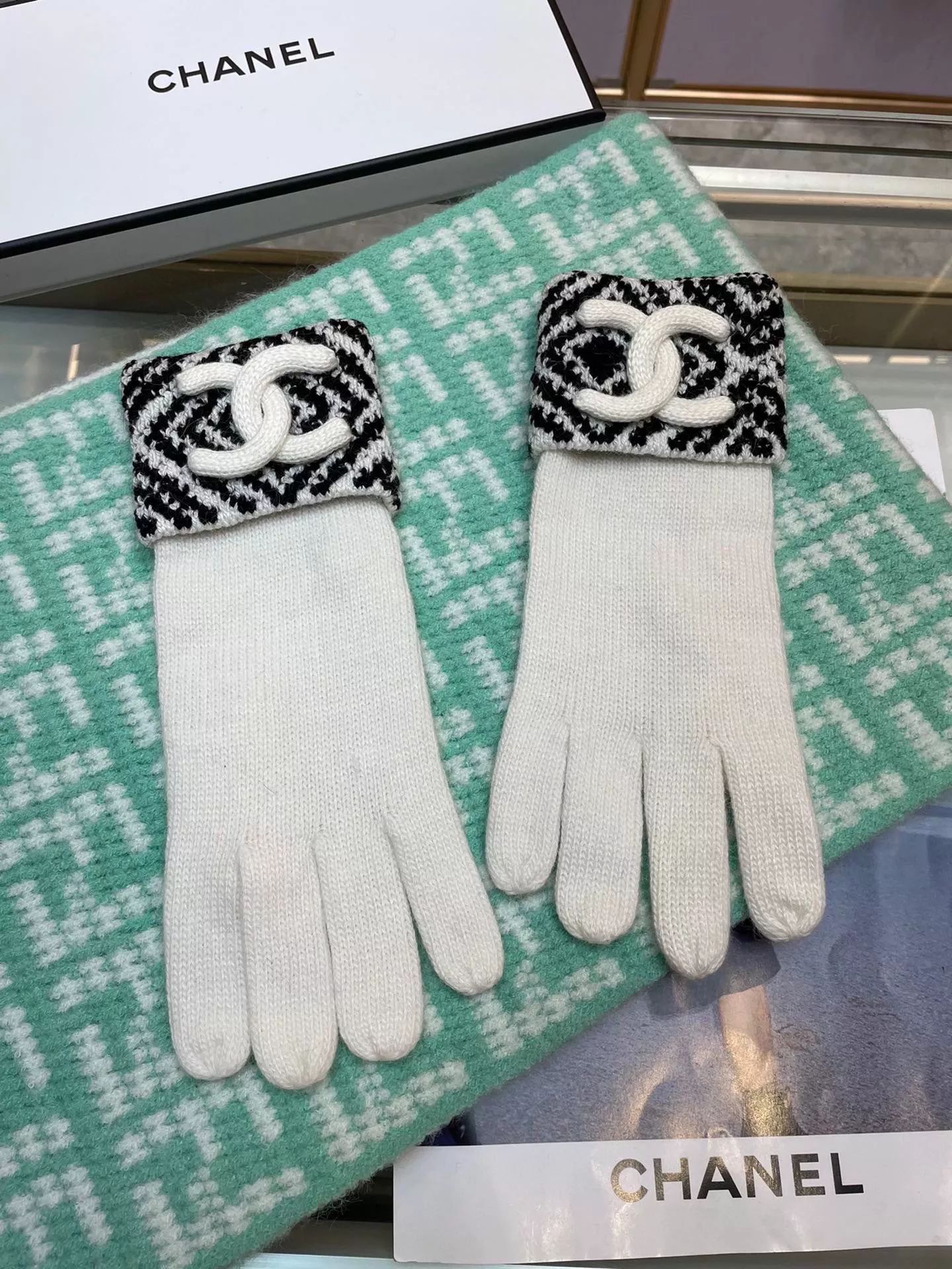 EasyMatch 6290 Chanel Gloves