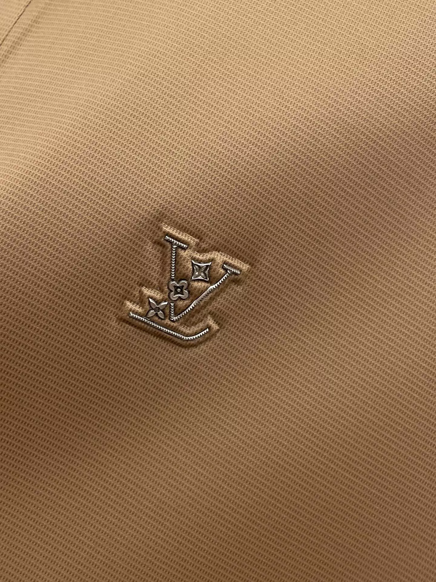 EasyMatch 6437 Louis Vuitton LV T-Shirts Short Sleeved For Men