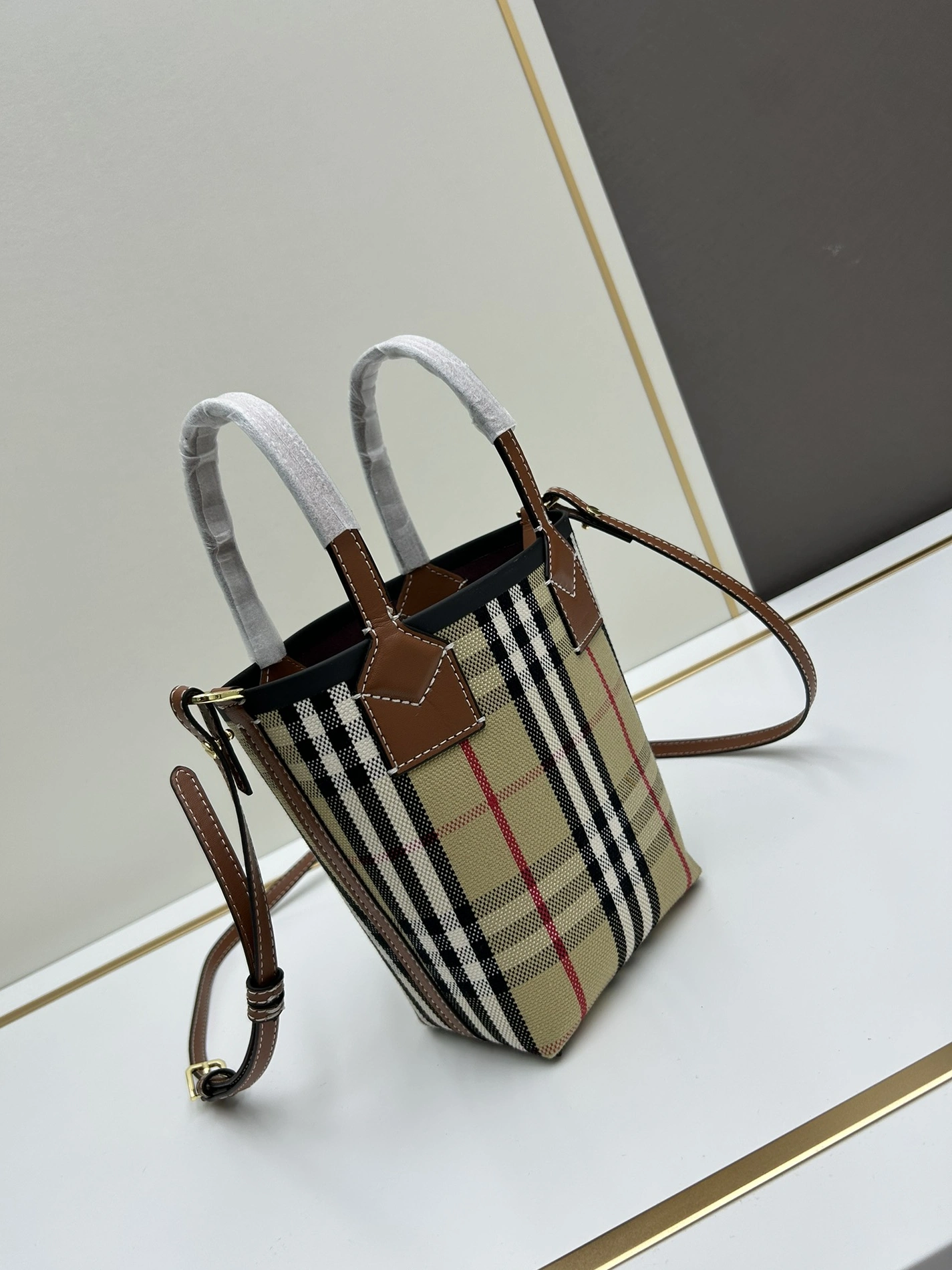EasyMatch 6556 Burberry AAA Quality Handbags For Women