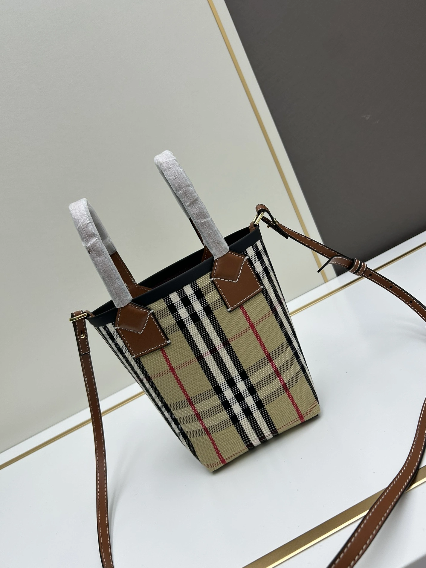 EasyMatch 6556 Burberry AAA Quality Handbags For Women