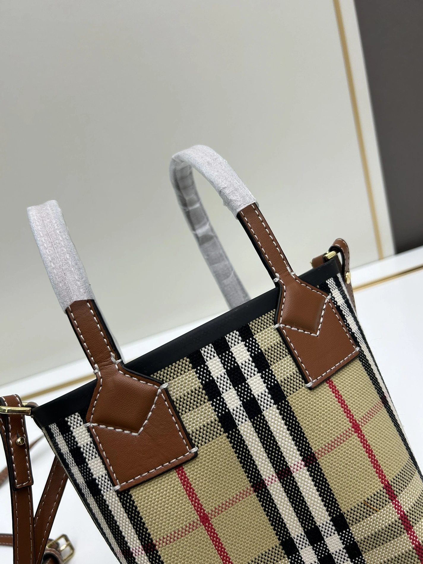 EasyMatch 6556 Burberry AAA Quality Handbags For Women