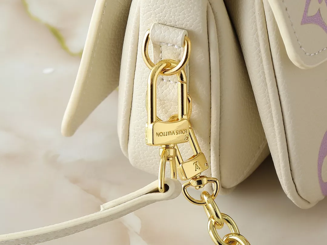 EasyMatch 6790 Louis Vuitton Messenger Bage For Women