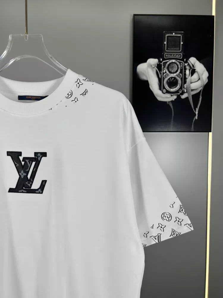 EasyMatch 7416 Louis Vuitton LV T-Shirts Short Sleeved For Unisex