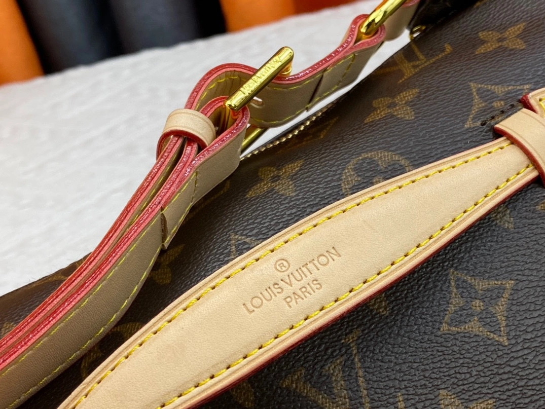 EasyMatch 7599 Louis Vuitton LV AAA Quality Belt Bags For Unisex