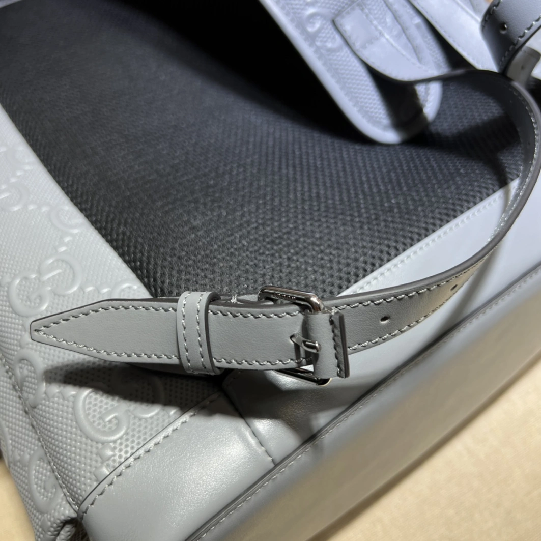 EasyMatch 7763 Gucci AAA Man Backpacks