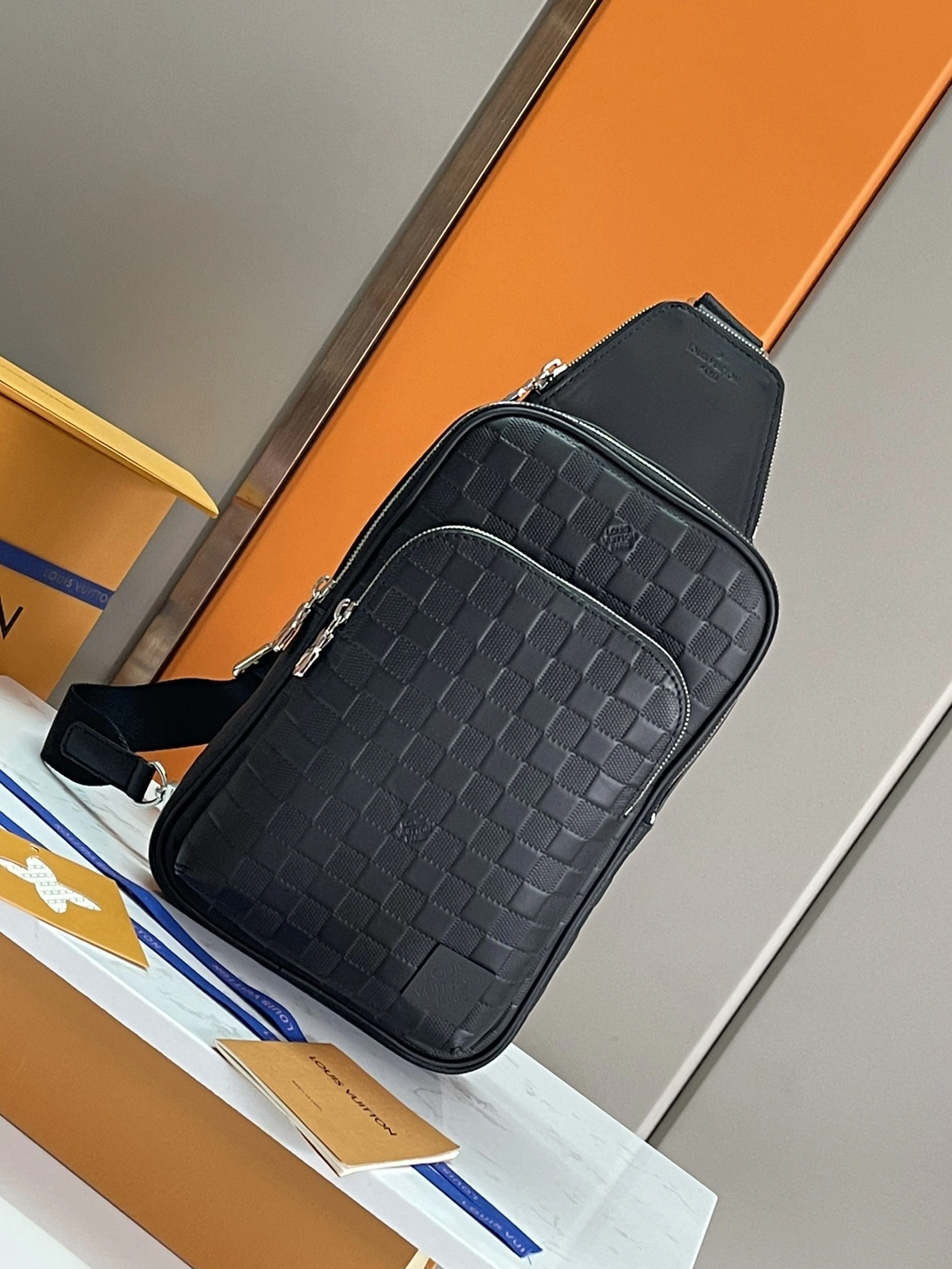 EasyMatch 7863 Louis Vuitton AAA Man Messenger Bags