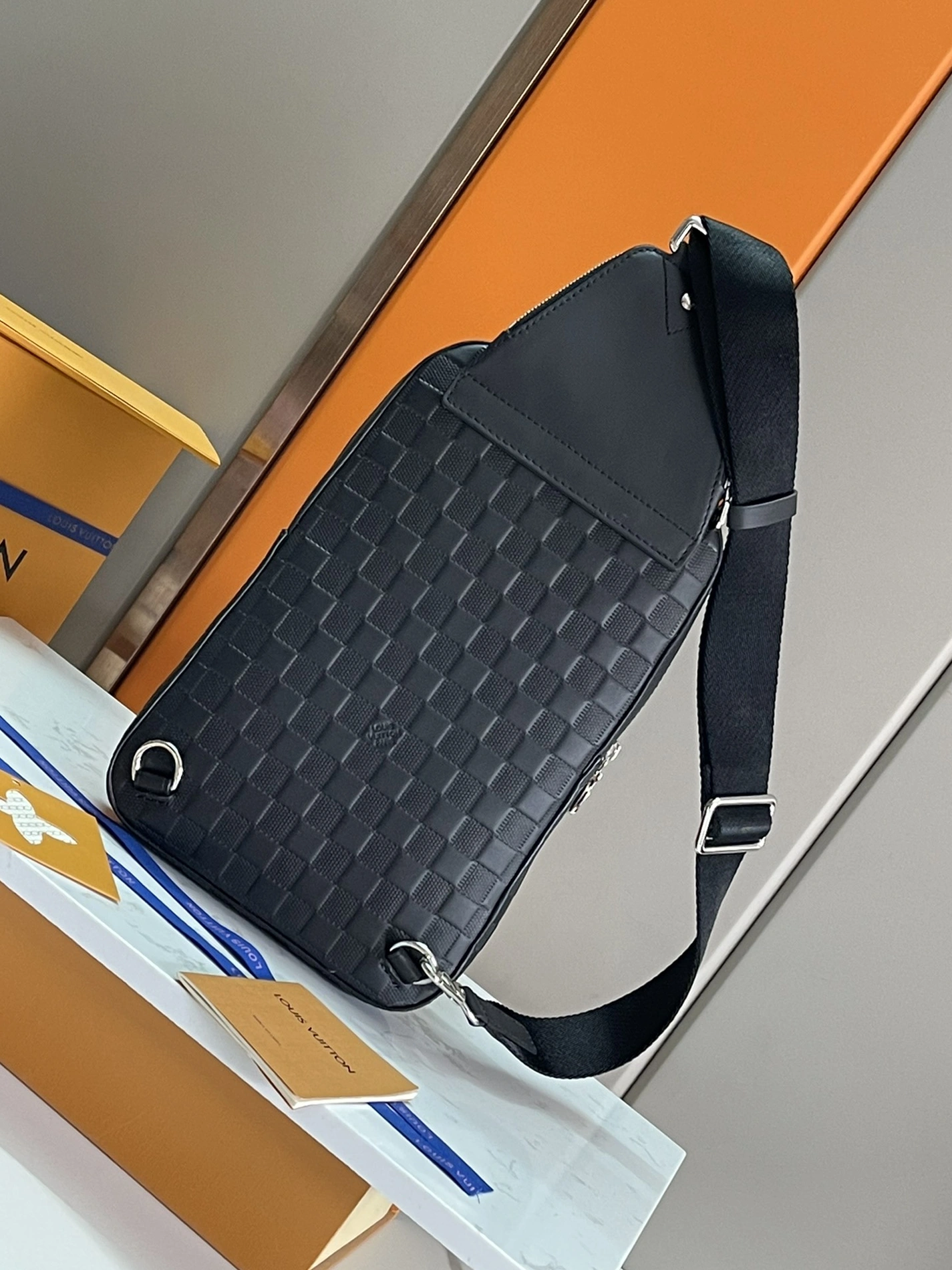 EasyMatch 7863 Louis Vuitton AAA Man Messenger Bags