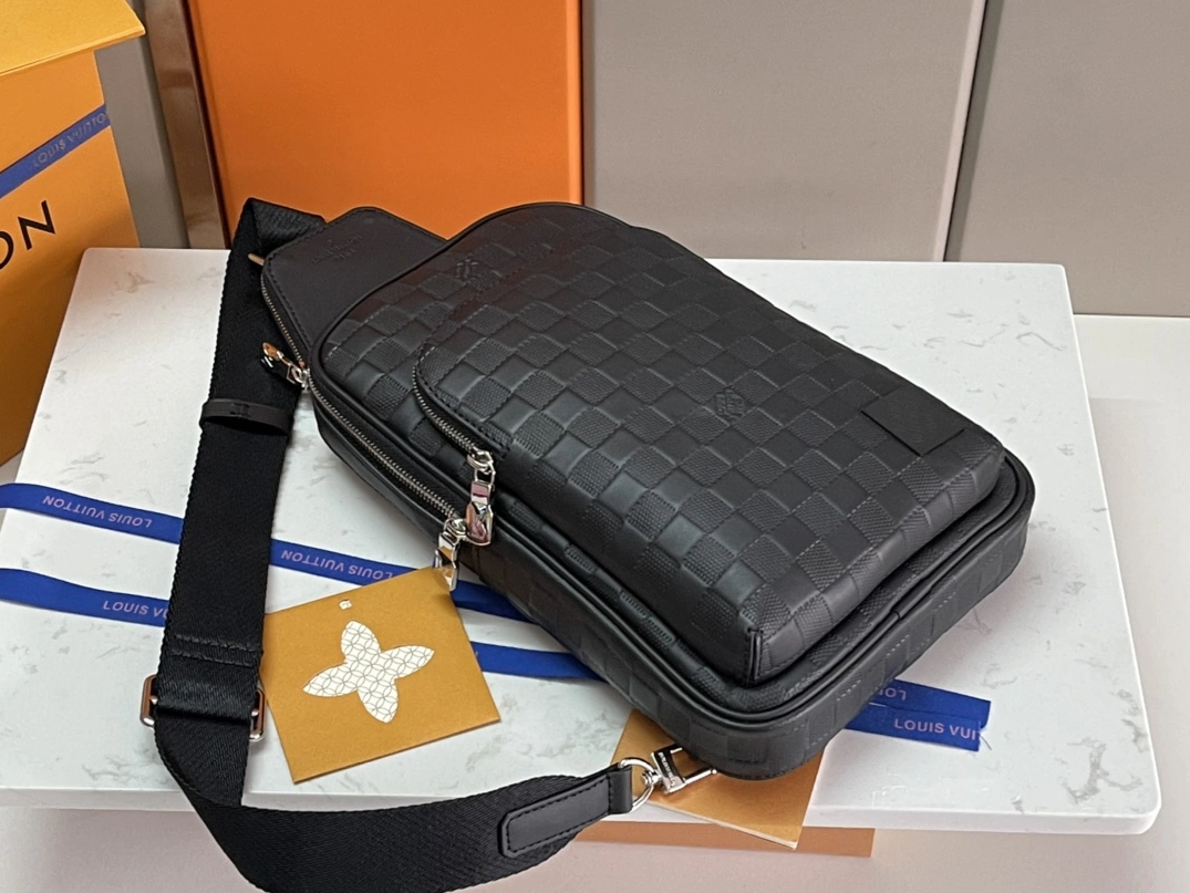 EasyMatch 7863 Louis Vuitton AAA Man Messenger Bags