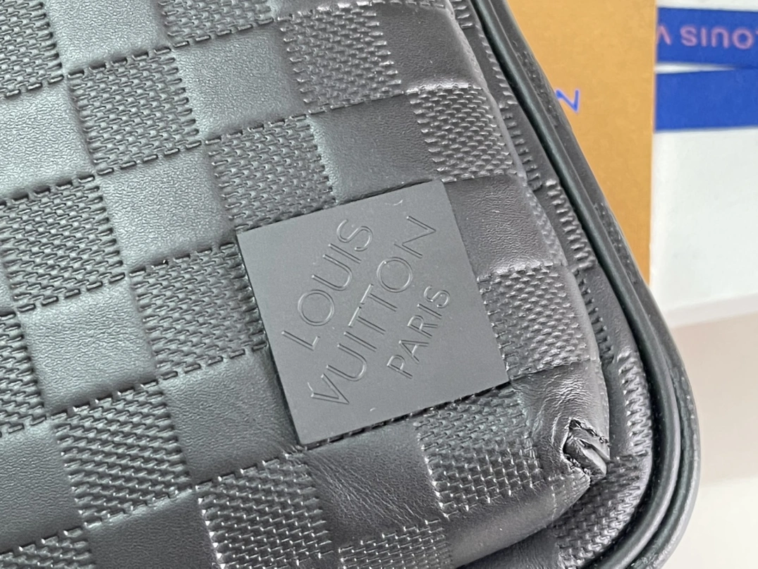 EasyMatch 7863 Louis Vuitton AAA Man Messenger Bags