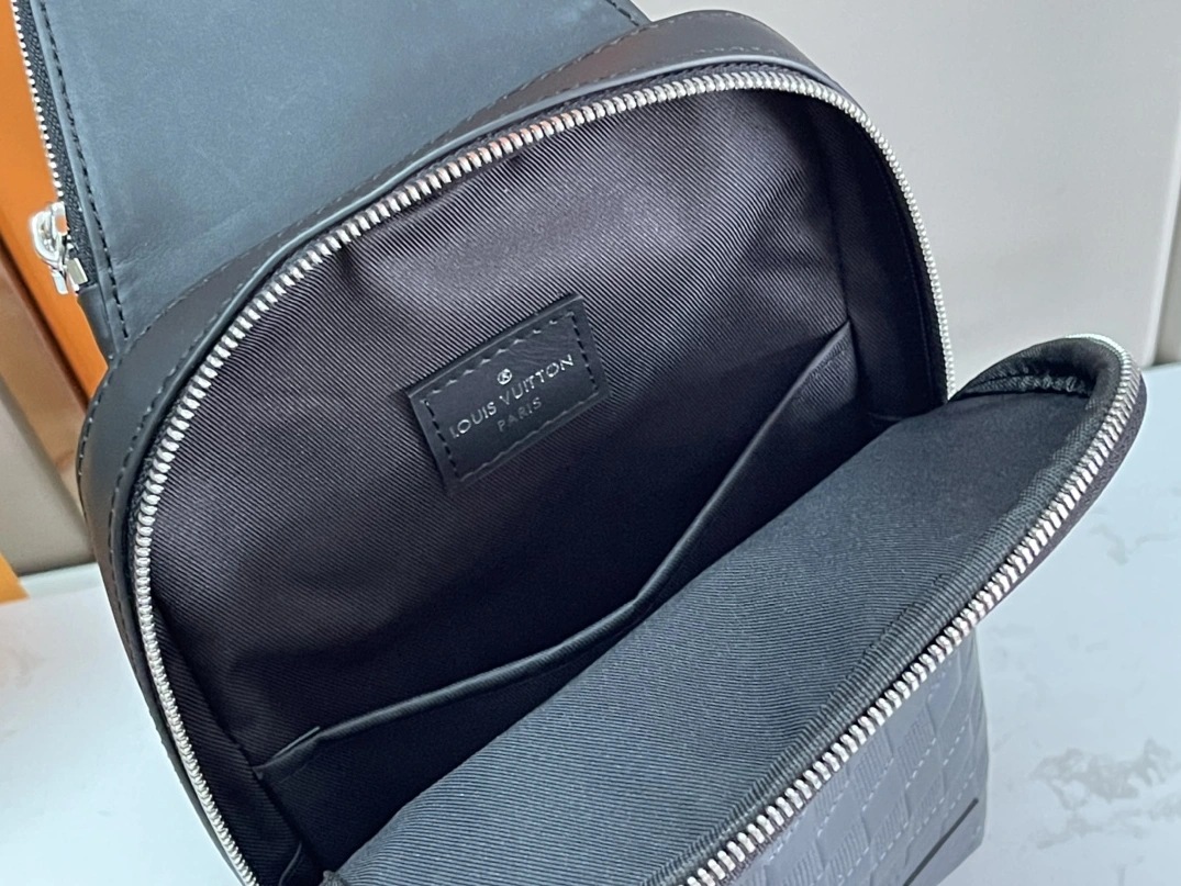 EasyMatch 7863 Louis Vuitton AAA Man Messenger Bags