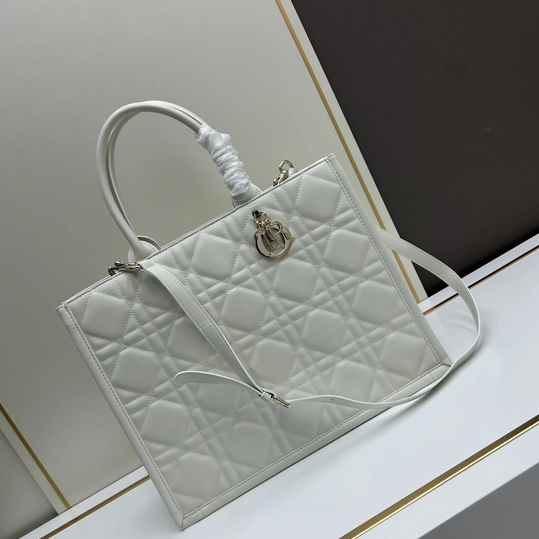 EasyMatch 8059 Christian Dior AAA Quality Tote-Handbags For Women
