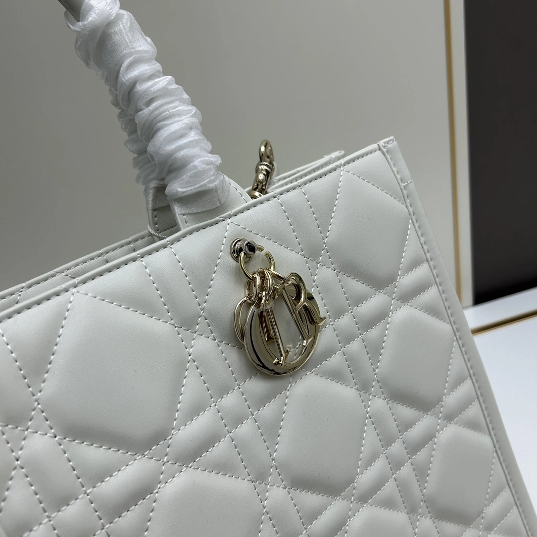 EasyMatch 8059 Christian Dior AAA Quality Tote-Handbags For Women